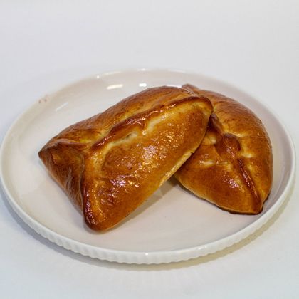 Булочка с вишней