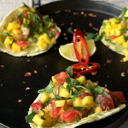 Тако с креветками и сальсой-манго