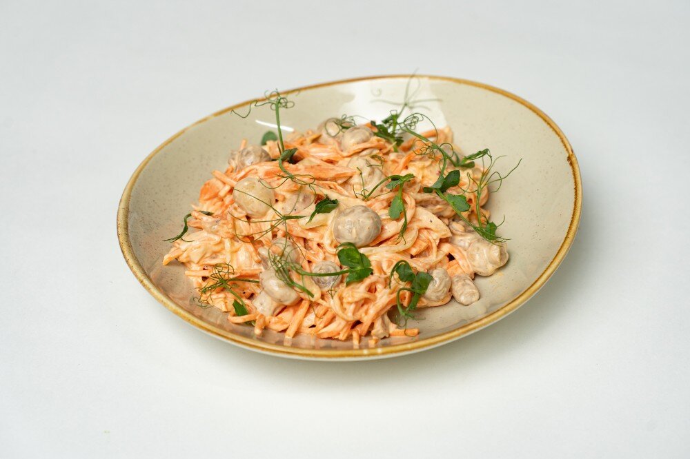 Салат «Грибы с корейской морковкой и курицей»