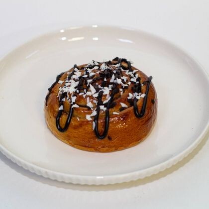 Булочка с шоколадом