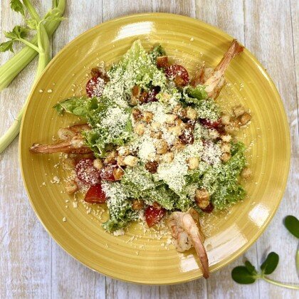 Цезарь с тигровыми креветками