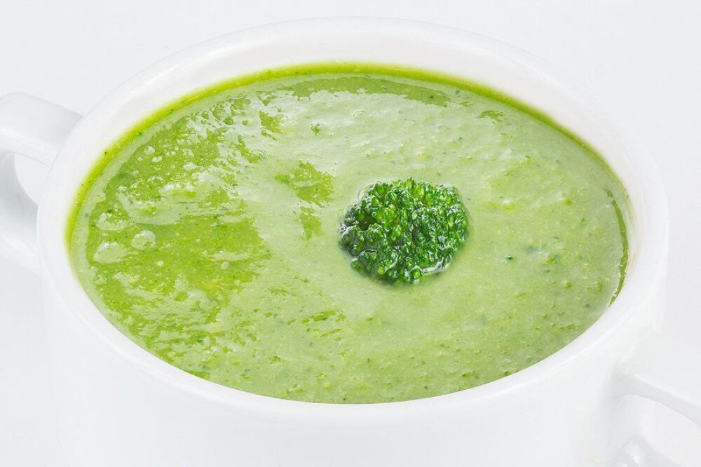 Суп-пюре из брокколи с гренками.