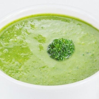 Суп-пюре из брокколи с гренками.