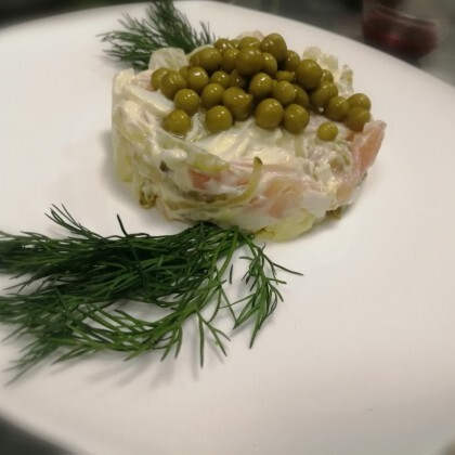 Оливье с семгой.
