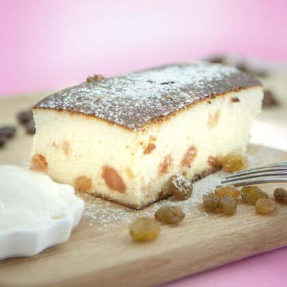 Запеканка творожная с изюмом