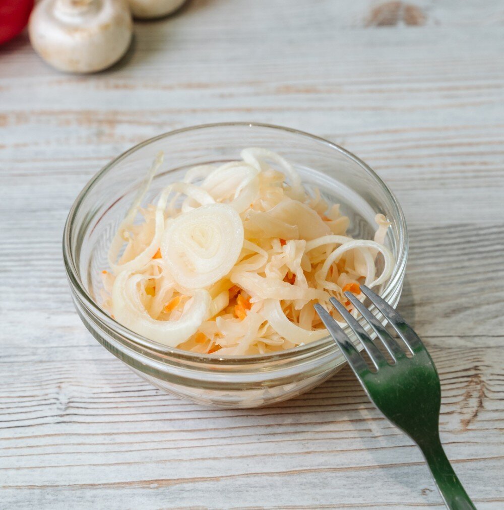 Капуста квашеная с репчатым луком
