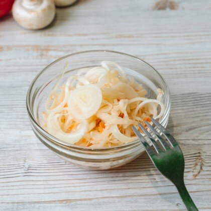 Капуста квашеная с репчатым луком