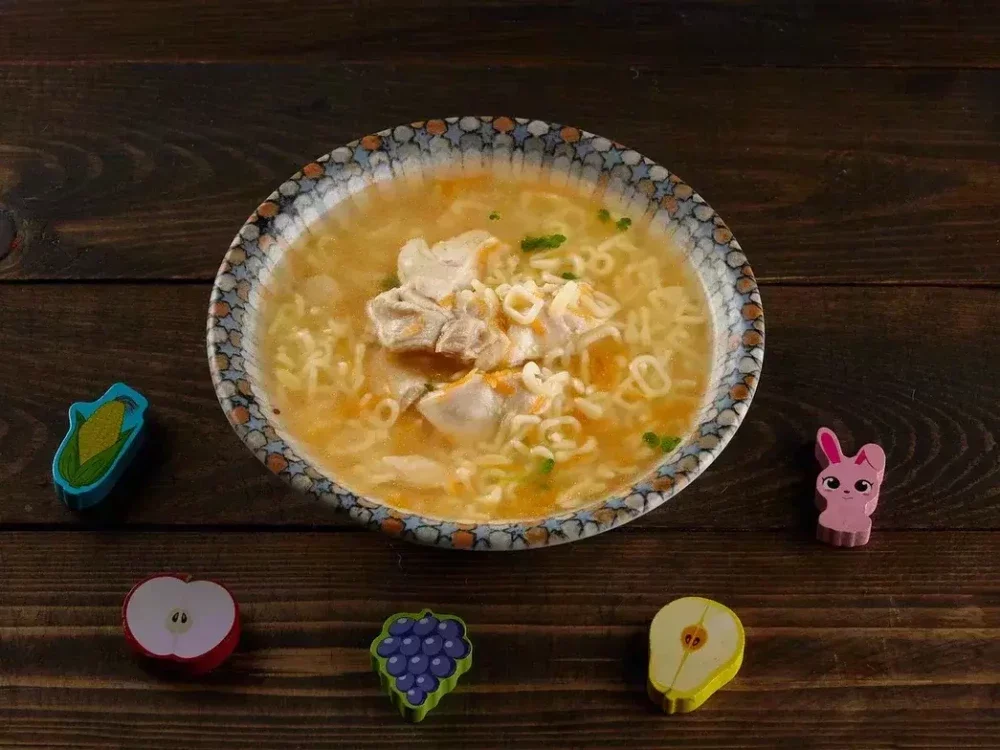 ДЕТ Суп куриный с макарошками, курой и морковкой