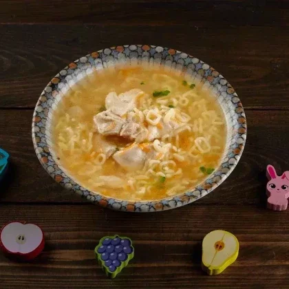 ДЕТ Суп куриный с макарошками, курой и морковкой