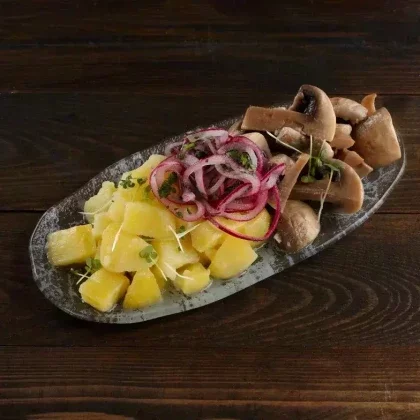 Маринованные грибы с картофелем