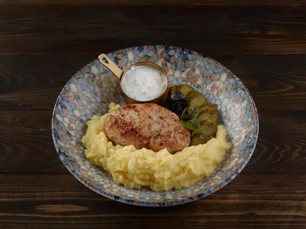 Котлета куриная с картофельным пюре