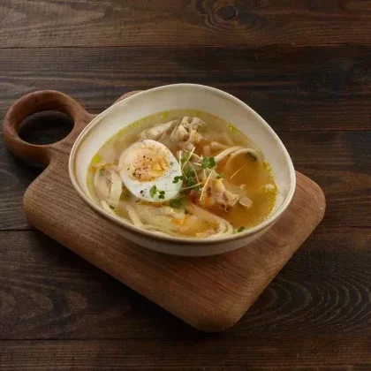 Куриный бульон с лапшой