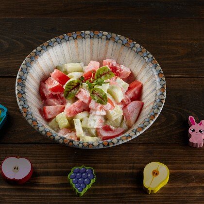 ДЕТ Салат из свежих овощей со сметаной