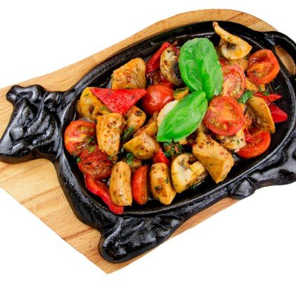 Куриное филе с овощами в собственном соку