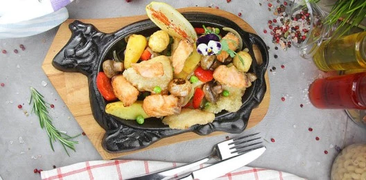 Рыбное ассорти с грибами и картофелем