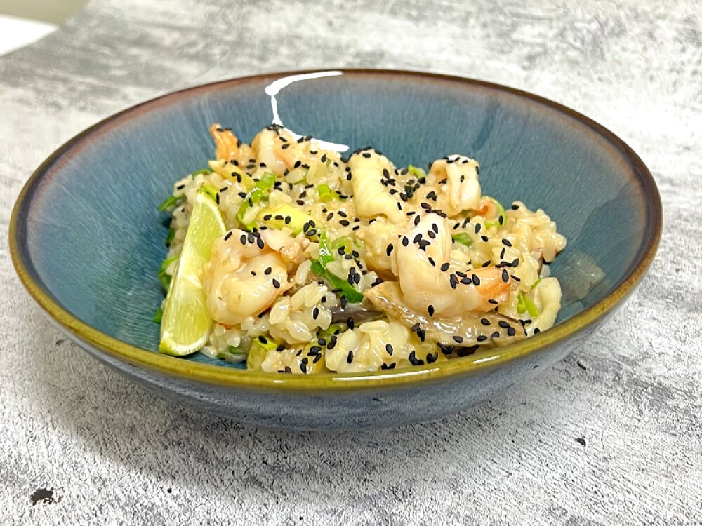 Кокосовый рис с морепродуктами и овощами