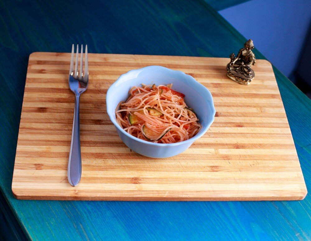 Салат с фунчозой