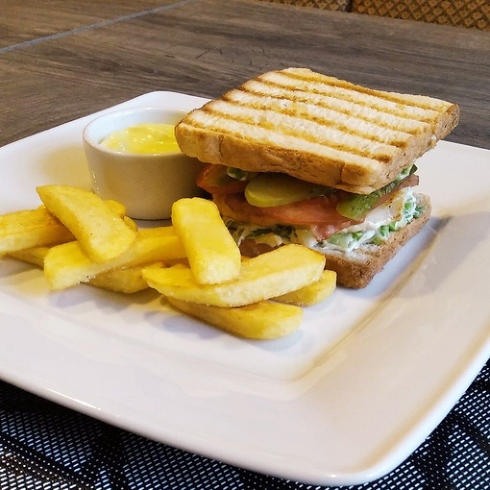 Сэндвич с курочкой и фри 250/90/50 г