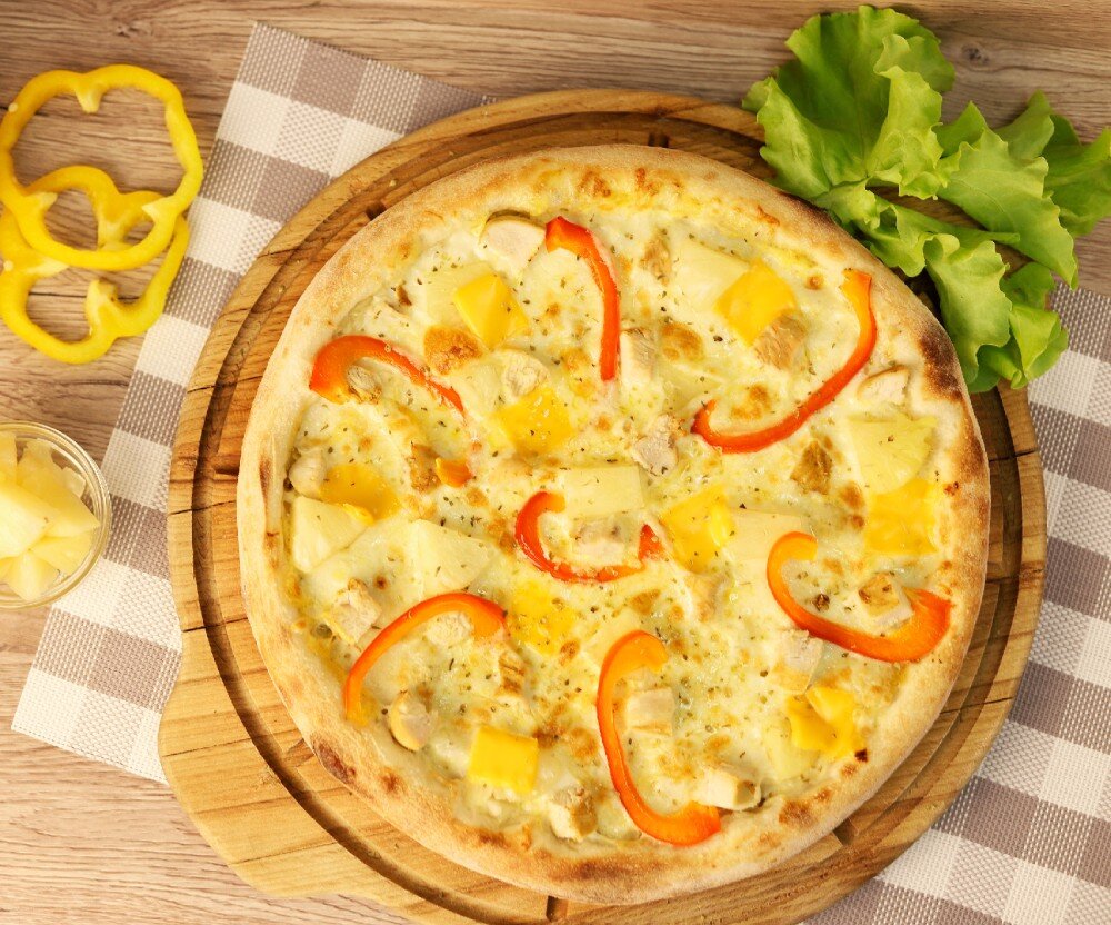 Пицца "Гавайская" с ананасами 33 см/740 г