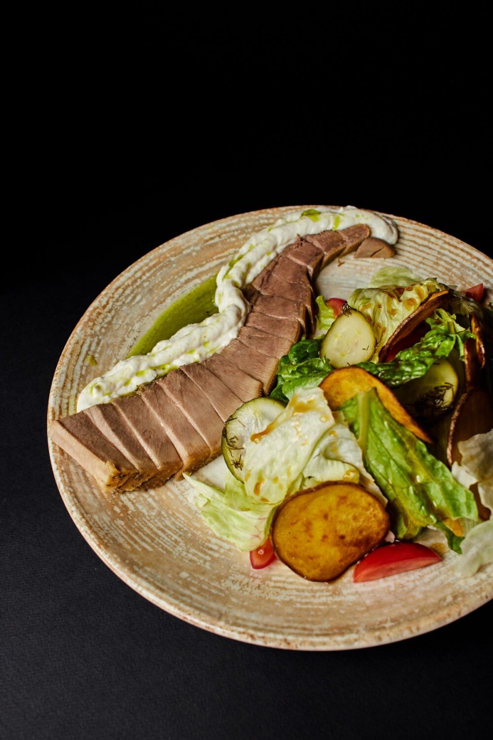 Салат с языком и аргентинскими оурцами