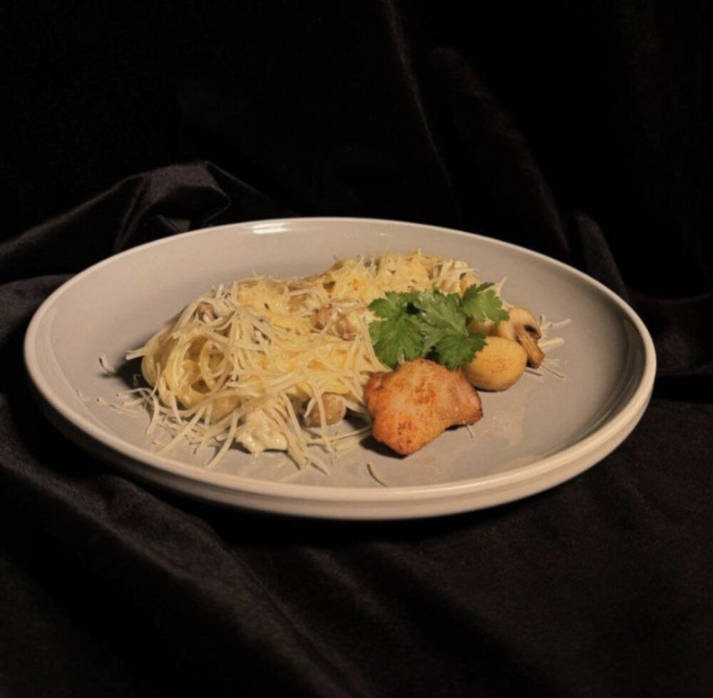Паста с курицей и грибами
