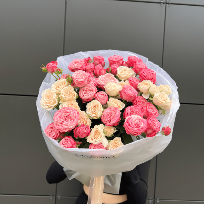 Кустовые розы в стильном оформлении 😍