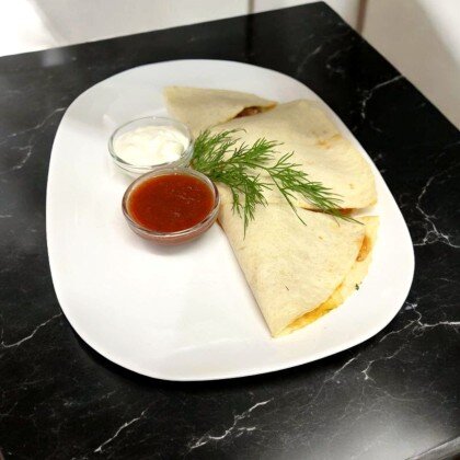 Кесадилья с курицей и сыром