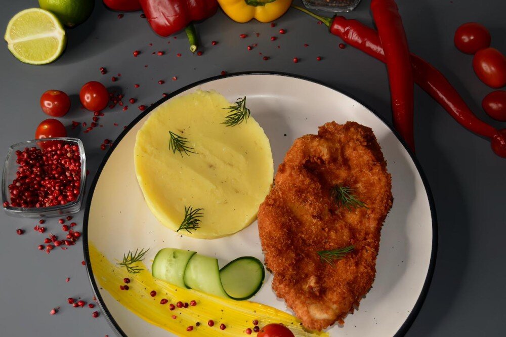 Шницель куриный
с картофельным пюре