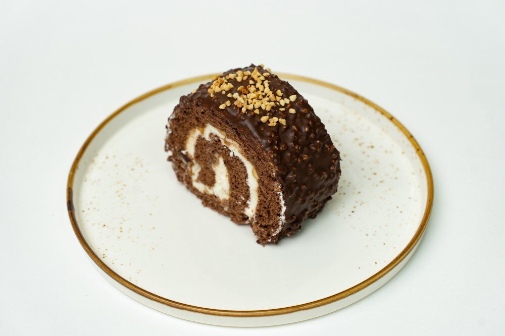 Рулет сникерс