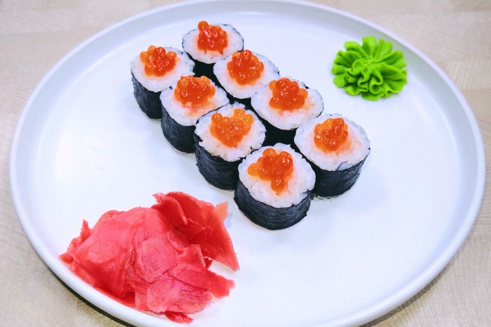 Праздничный маки лосось