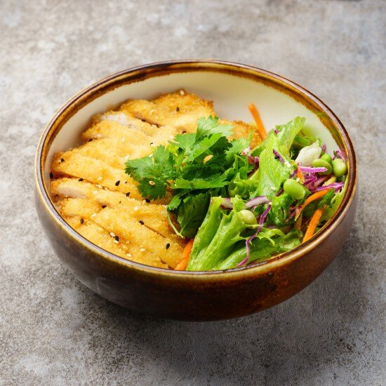 Тёплый салат кацу с рисом