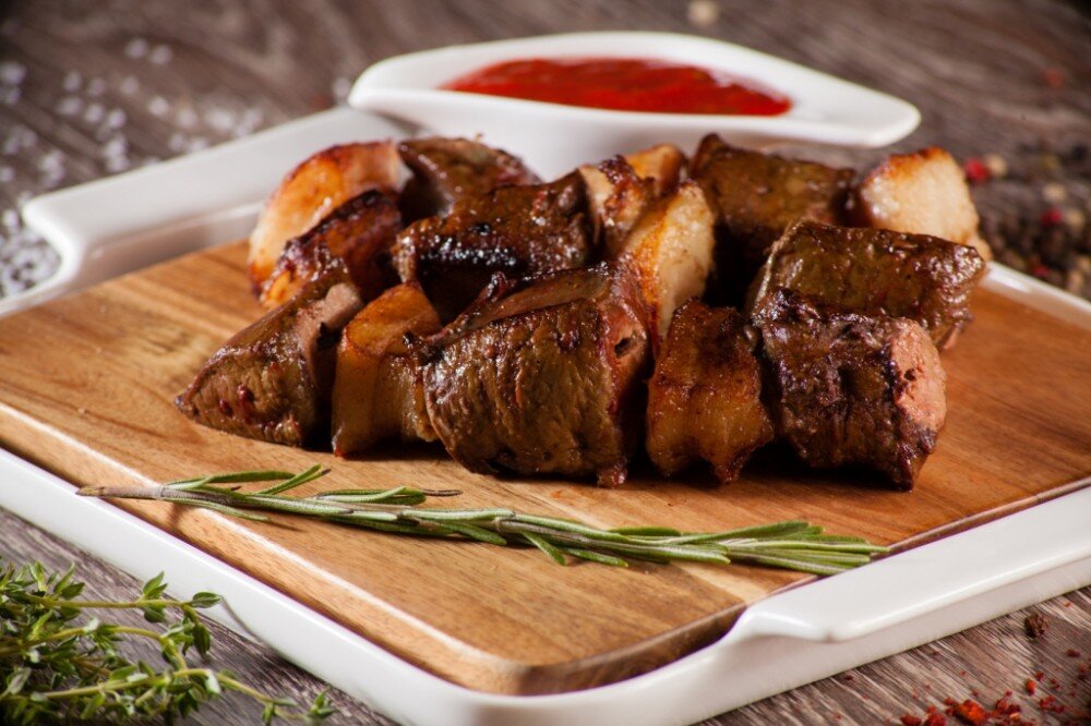 Шашлык из бараньей печени с курдюком