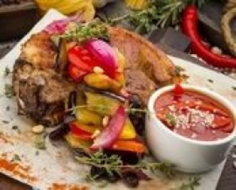 Свиная корейка с овощами
