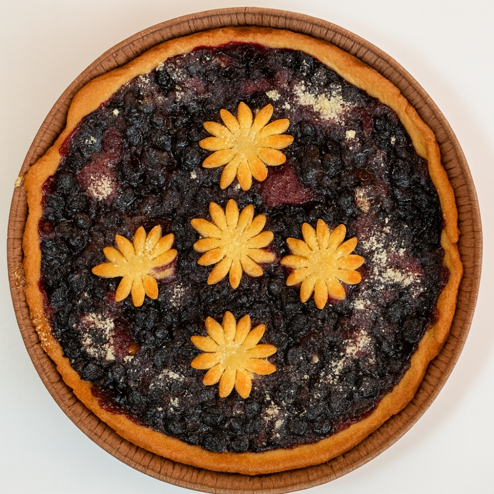 Песочный пирог с черной смородиной