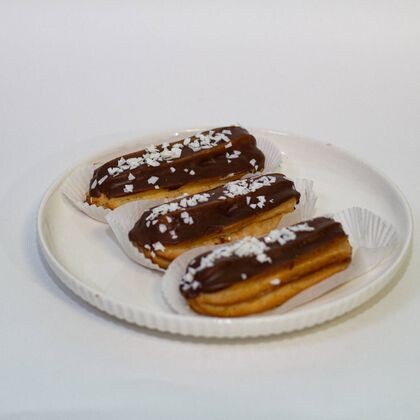 Эклер с молочным шоколадом