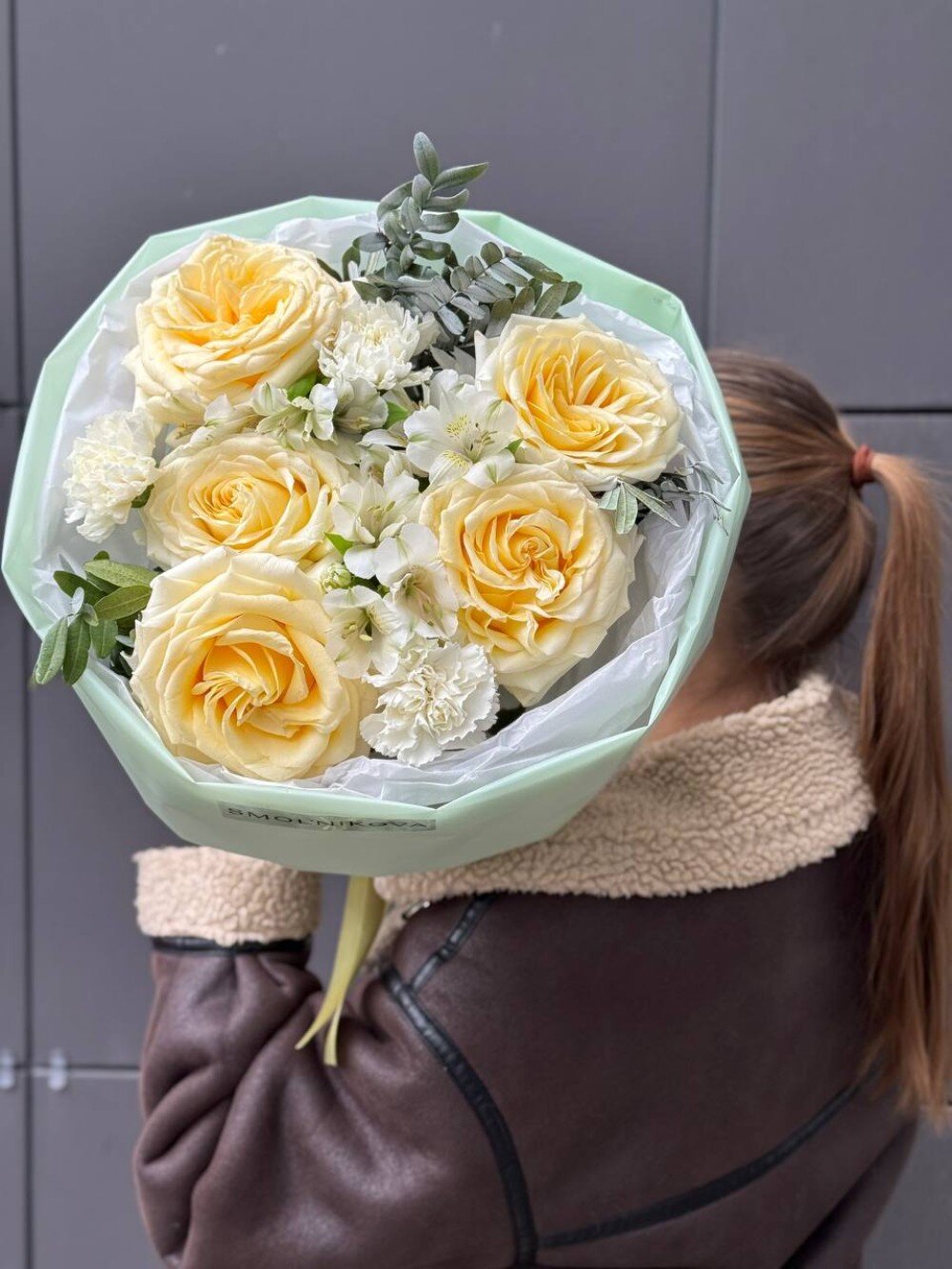 Авторский букет из роз и альстромерий "Очарование"