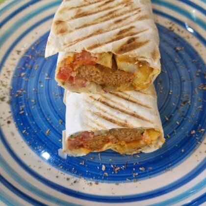 Люля кебаб с курицей в лаваше