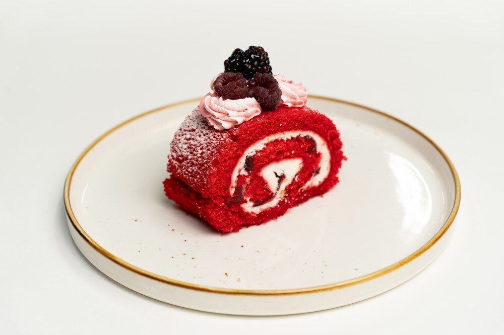 Пирожное «Красный бархат»(рулет)