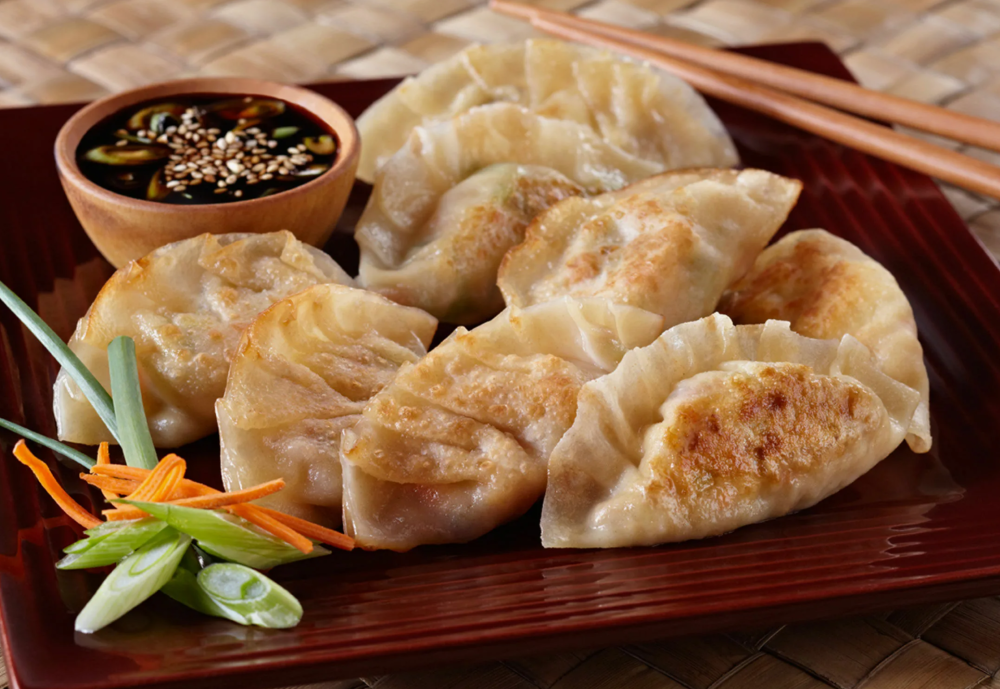Пельмени с зелёным луком, свининой и креветками