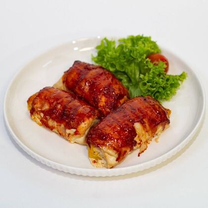 Рулетики из куриного филе в беконе