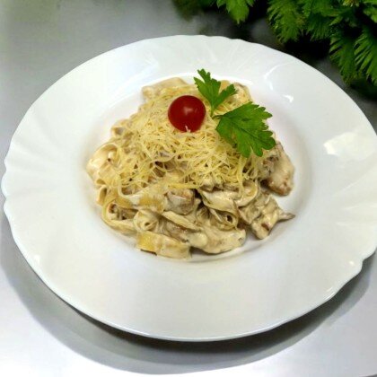 Фетучини с курицей и грибами
