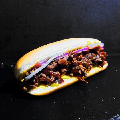 Хот-дог с рваной говядиной