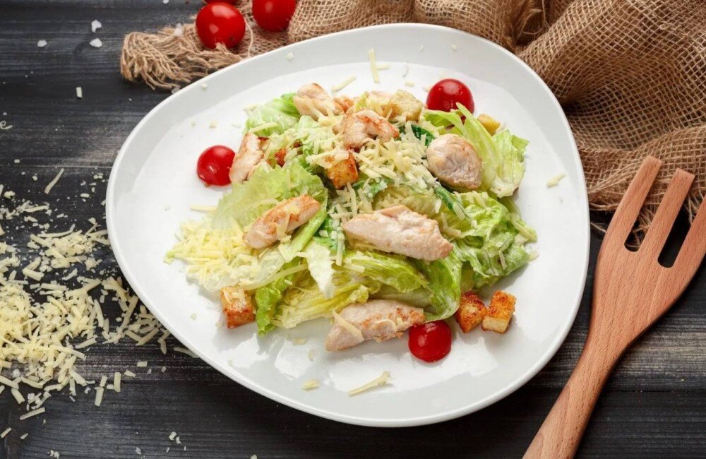Салат «Цезарь» с куриной грудкой