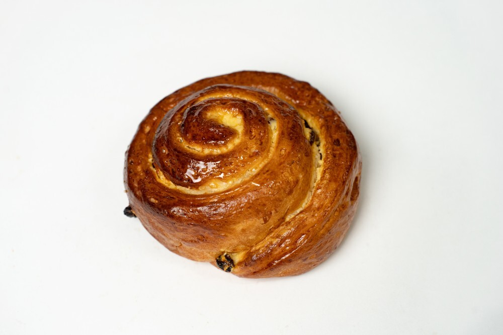 Булочка с изюмом