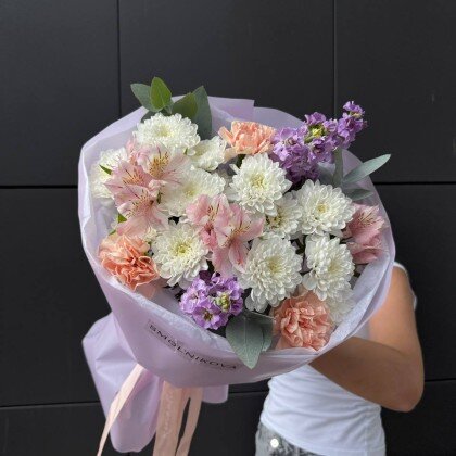 Нежнейший букет с хризантемой , матиоллой и нежной альстромерией 😍