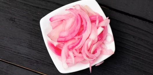 Лук маринованный