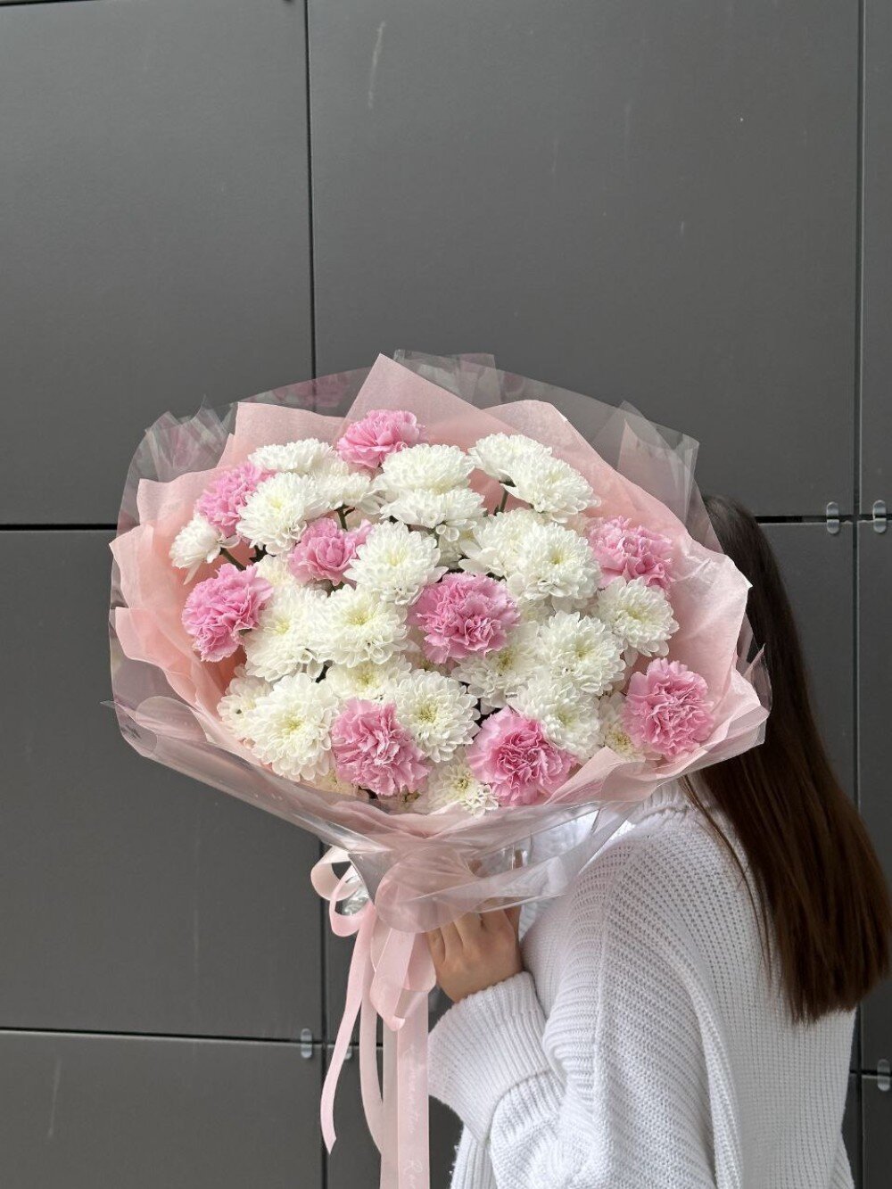 Вау букет из хризантем и диантусов