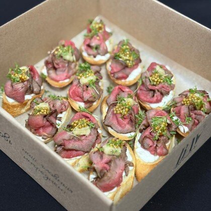 Бокс "Брускетта с ростбифом"