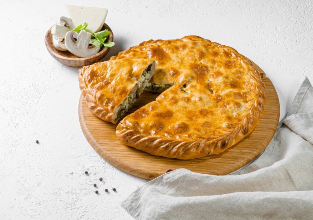 Пирог закрытый с картофелем и грибами
