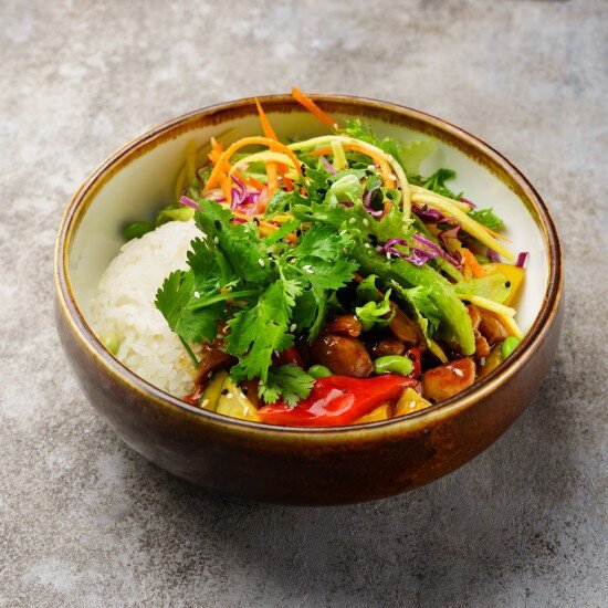 Теплый салат цыпленок терияки